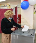 Глава г.о. Октябрьск Александра Гожая проголосовала на избирательном участке №2006.