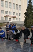 В День Героев Отечества состоялось возложение цветов к Вечному огню.