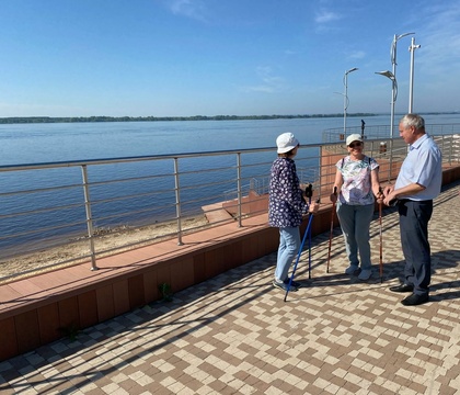 Глава городского округа Октябрьск Владимир Викторович Ревин провёл рабочий выезд на городскую набережную.