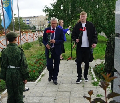 22 июня, в День памяти и скорби, у памятной стелы защитникам Александровского моста прошел митинг, приуроченный  к 85-летию начала Великой Отечественной войны.