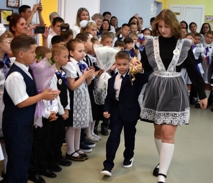 В Октябрьске прошла торжественная линейка, посвящённая Дню знаний