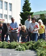 Сегодня, в День памяти и скорби, в Октябрьске прошел торжественный митинг, посвященный 81-й годовщине со дня начала Великой Отечественной войны 1941-1945 годов.