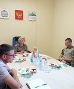 Сегодня Глава г.о. Октябрьск Александра Гожая встретилась с бойцами СВО, приехавшими домой на время отпуска. 