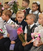 Сегодня, 1 сентября во всех школах городского округа Октябрьск, как и по всей стране прошли торжественные линейки, посвященные Дню знаний.
