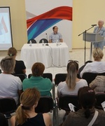 Сегодня, в КДК"Октябрьский"  прошла информационная встреча о мерах социальной поддержки для многодетных семей города. 