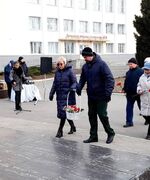 У мемориала «Вечный Огонь» сегодня прошёл торжественный митинг, посвящённый Дню Героев Отечества.