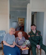 В Октябрьске продолжают вручать памятные медали.