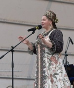 «Грустить с тобой, земля моя, и праздновать с тобой»