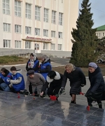 В День Героев Отечества состоялось возложение цветов к Вечному огню.