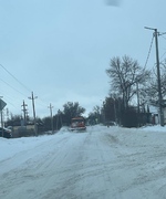 Снег приносит в город атмосферу праздника и одновременно увеличивает нагрузку на коммунальные службы.