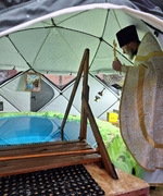 Свыше двухсот жителей Октябрьска встретили великий праздник Крещения на территории Храма Вознесения Господня.