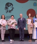 В преддверии Международного женского дня в ДК «Железнодорожник» прошла большая праздничная программа.