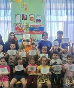 Патриотика.  Волонтёры рассказали ребятам о главных символах нашего региона