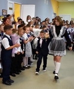 В Октябрьске прошла торжественная линейка, посвящённая Дню знаний