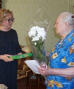 Глава г.о. Октябрьск А.В. Гожая поздравила с 90-летним юбилеем жительницу нашего города